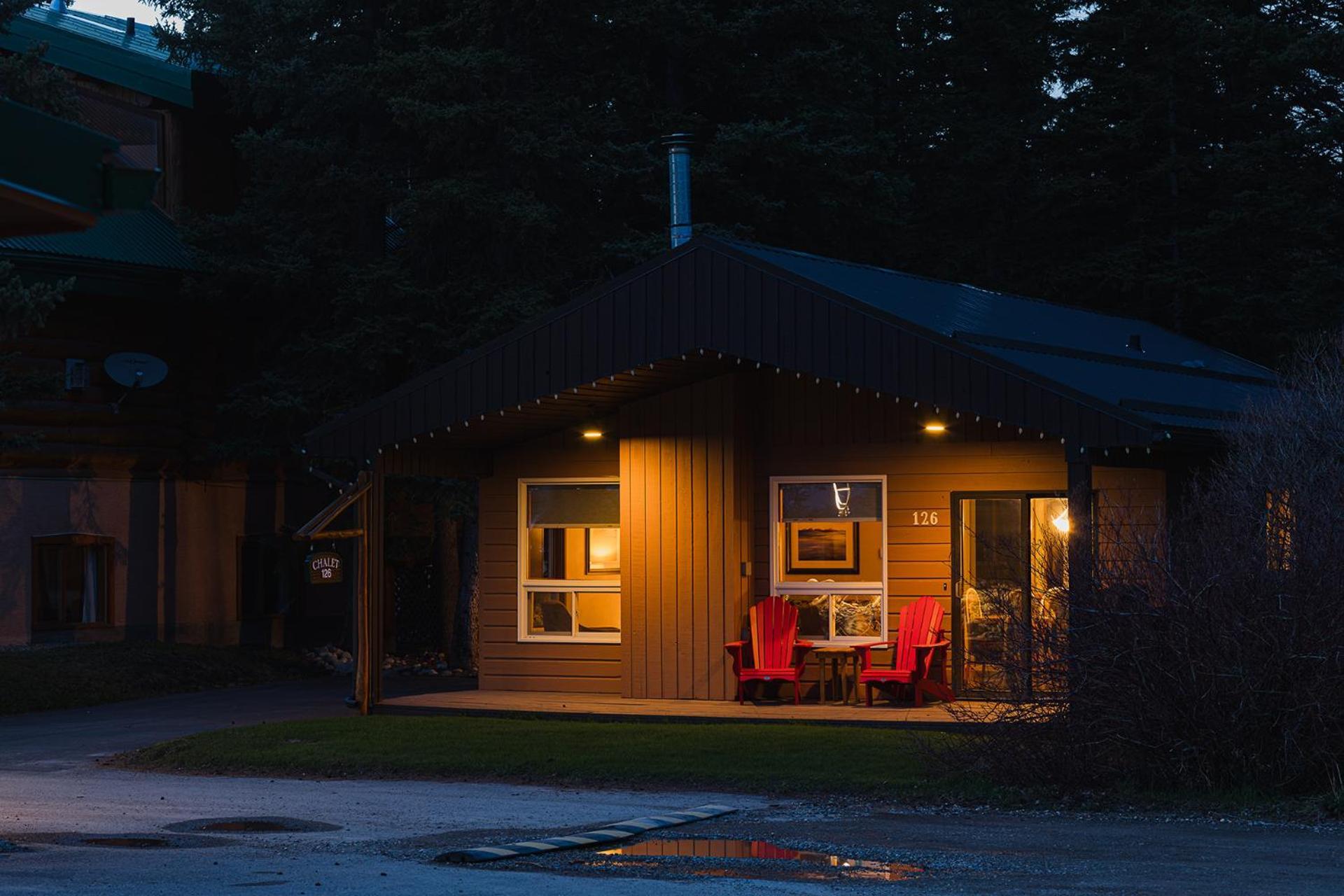 Overlander Mountain Lodge Jasper Exterior photo
