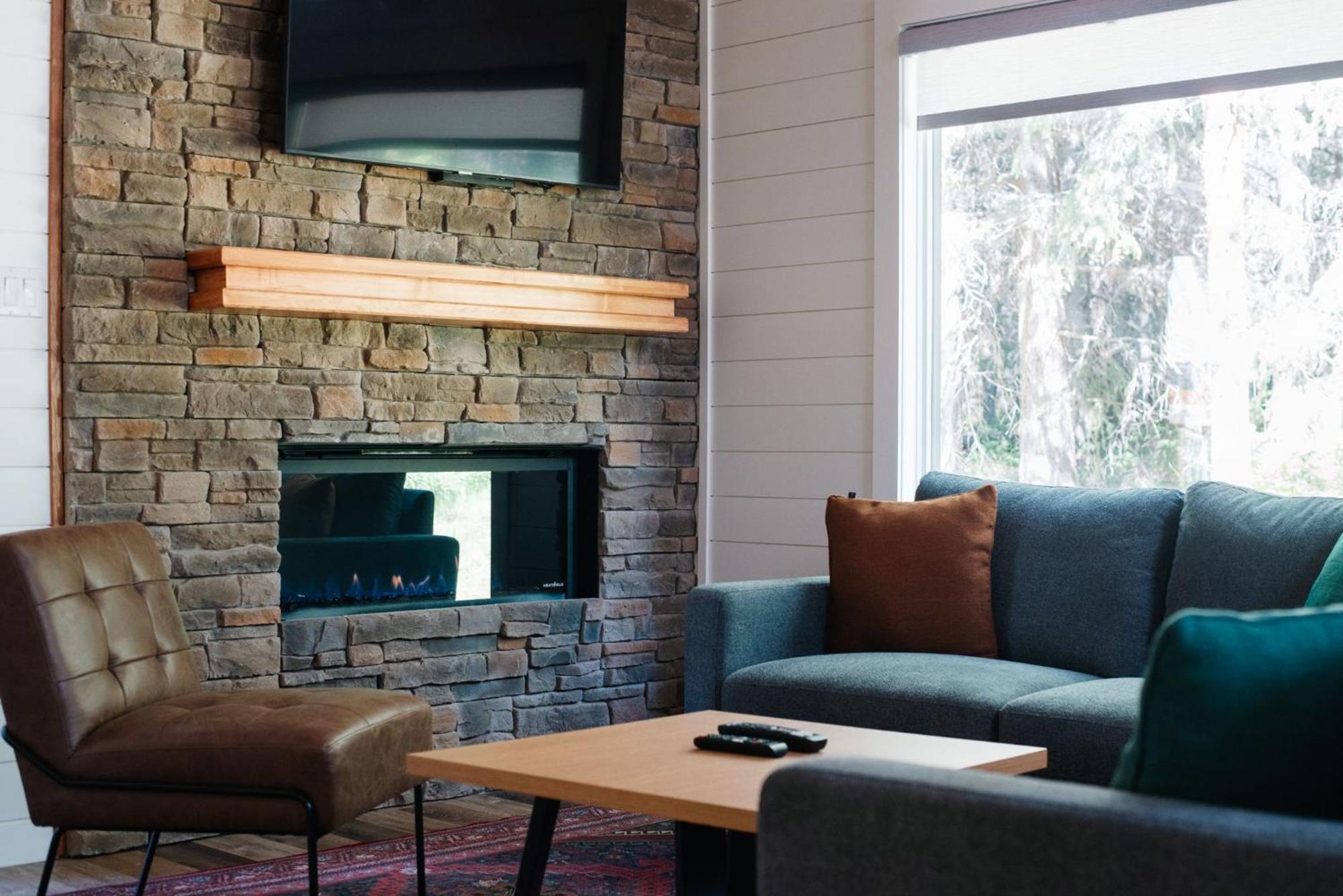 Overlander Mountain Lodge Jasper Exterior photo